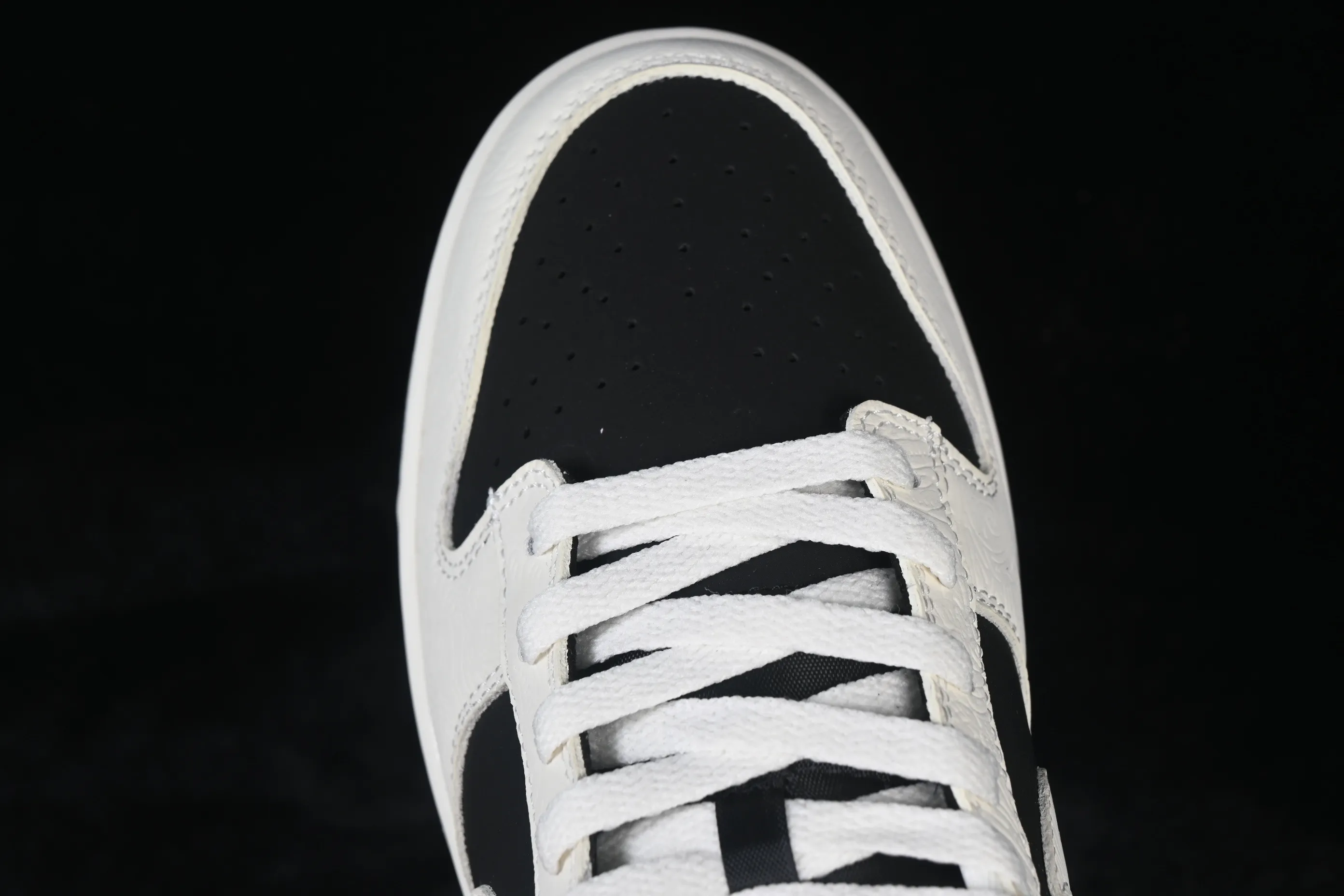 All categories Nk SB Dunk Series Nk SB Dunk Low High-end customized low-top sneakers Nike SB Dunk Low Year of the Horse limited low-top casual sneakers IF3944-001
